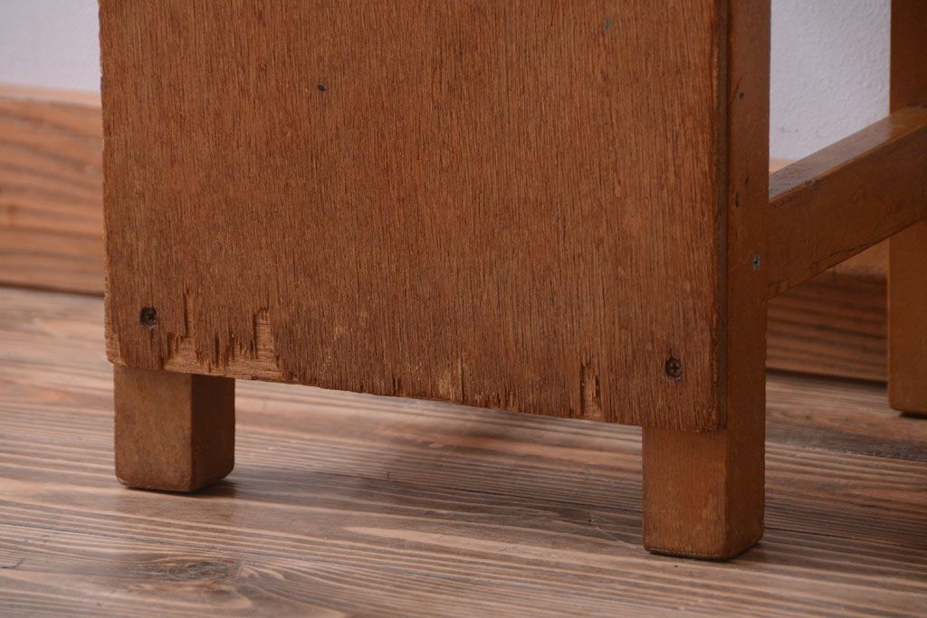 ヴィンテージ家具　ビンテージ　古い木のレトロな角スツール(1)