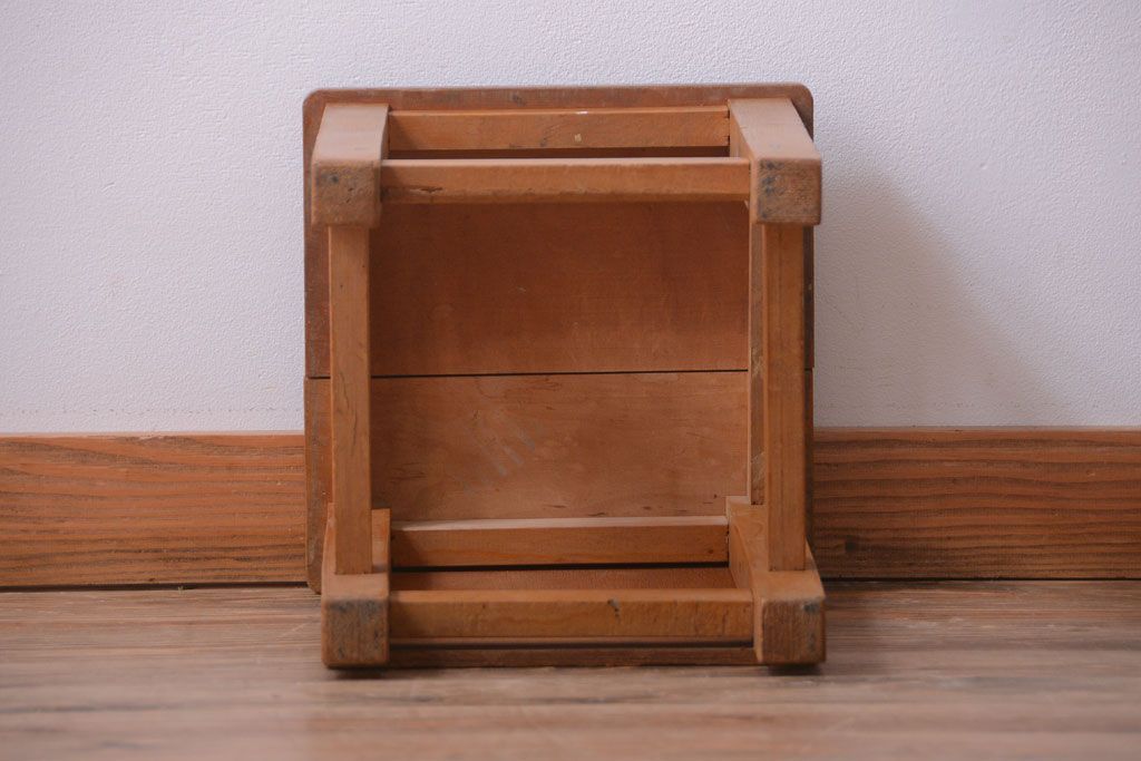 ヴィンテージ家具　ビンテージ　古い木のレトロな角スツール(1)
