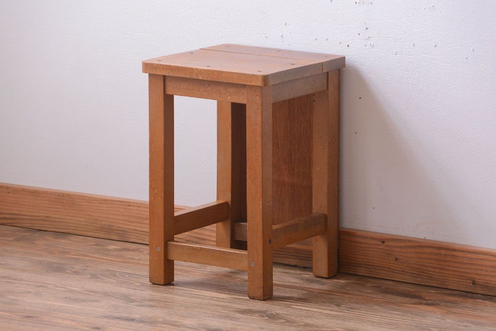 ヴィンテージ家具　ビンテージ　古い木のレトロな角スツール(2)