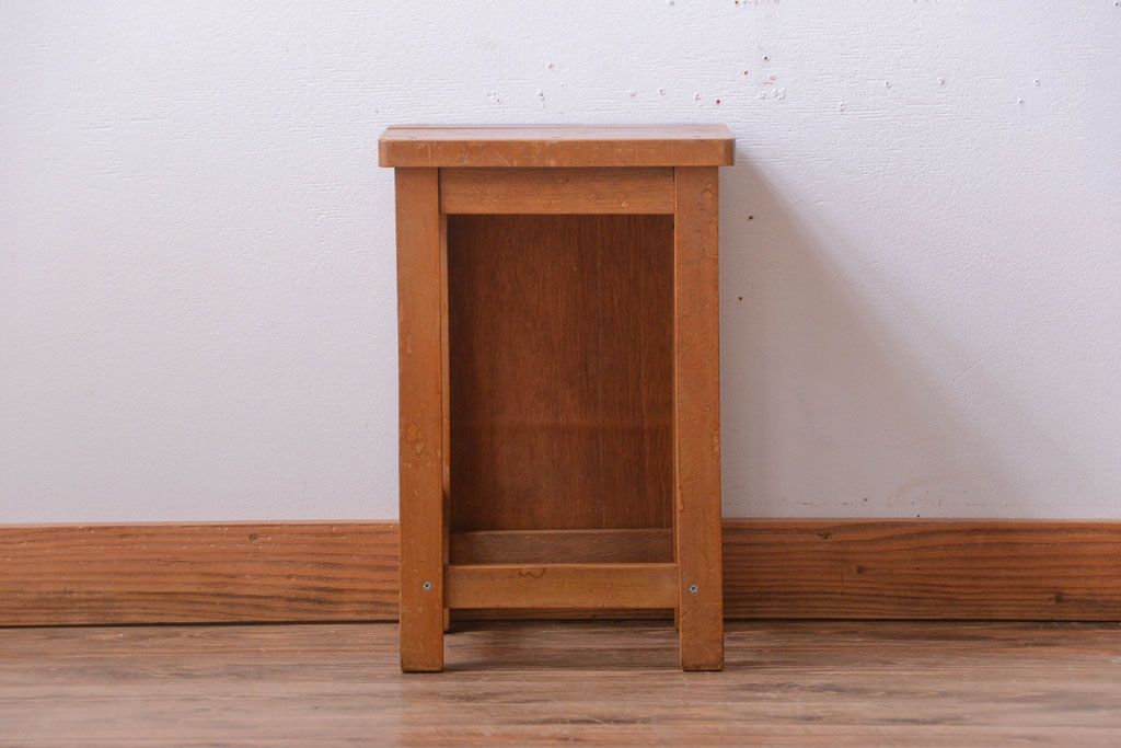 ヴィンテージ家具　ビンテージ　古い木のレトロな角スツール(2)
