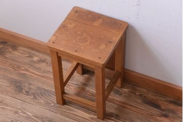 ヴィンテージ家具　ビンテージ　古い木のレトロな角スツール(2)