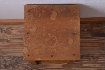 ヴィンテージ家具　ビンテージ　古い木のレトロな角スツール(2)