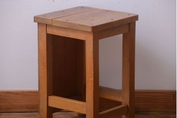 ヴィンテージ家具　ビンテージ　古い木のレトロな角スツール(2)
