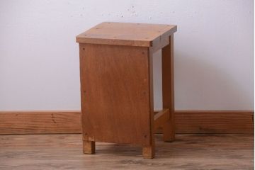 ヴィンテージ家具　ビンテージ　古い木のレトロな角スツール(2)