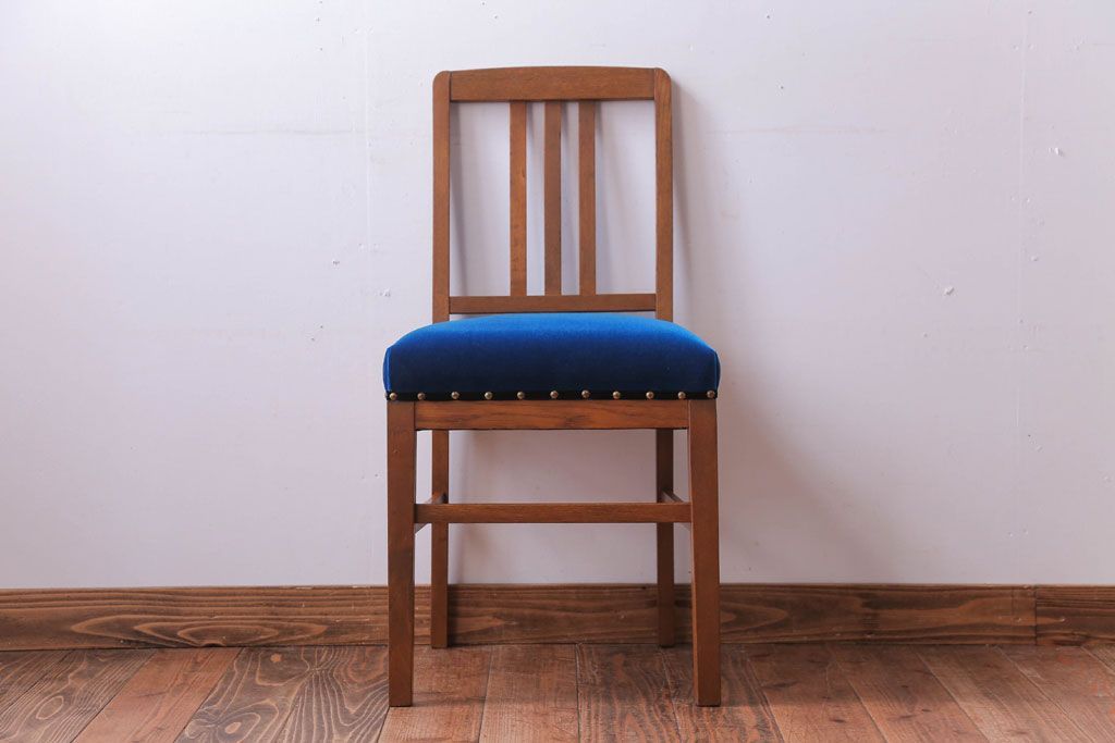 レトロ家具　和製アンティーク　レトロで小ぶりな木製チェア