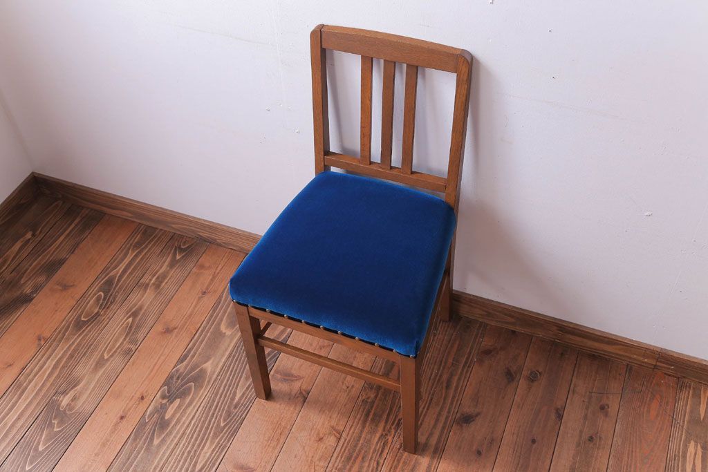 レトロ家具　和製アンティーク　レトロで小ぶりな木製チェア