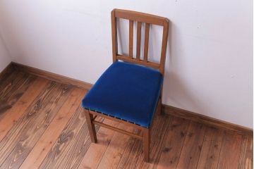 レトロ家具　和製アンティーク　レトロで小ぶりな木製チェア