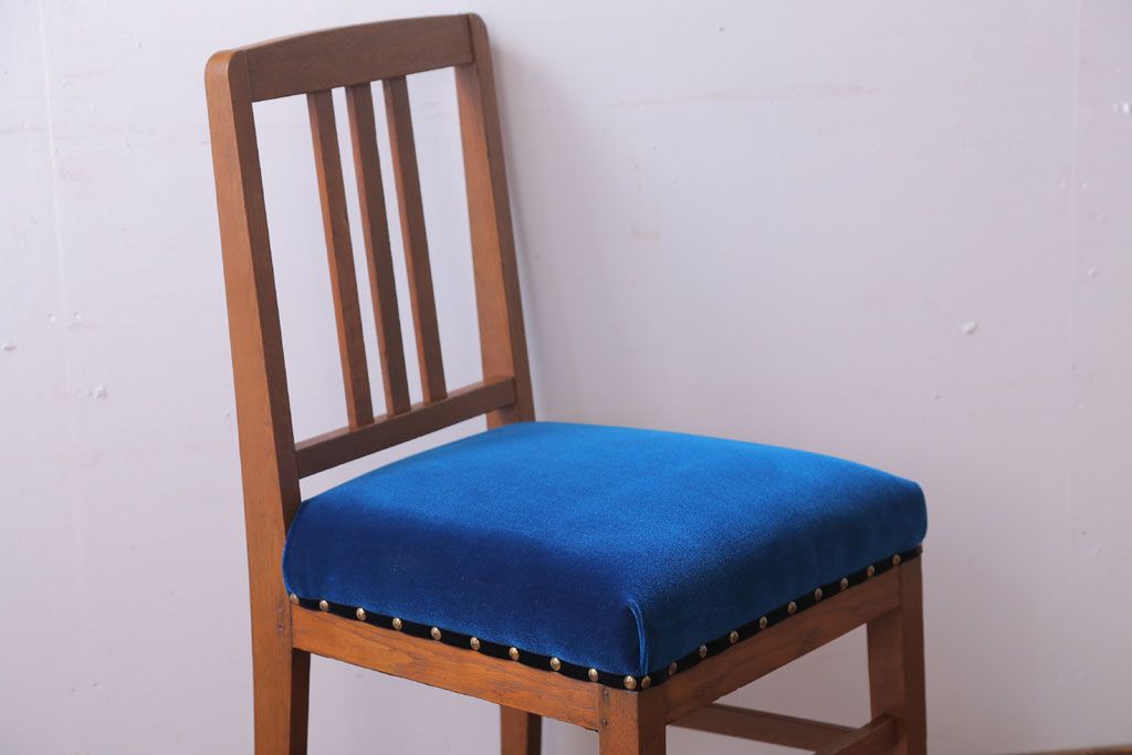 レトロ家具　和製アンティーク　レトロで小ぶりな木製チェア