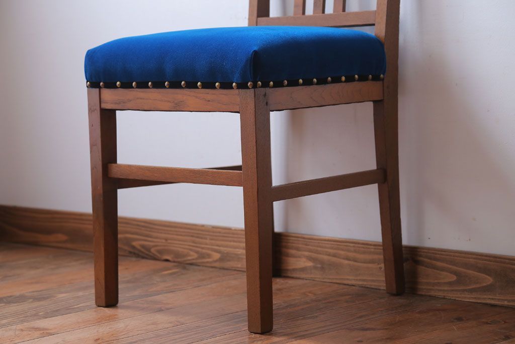 レトロ家具　和製アンティーク　レトロで小ぶりな木製チェア