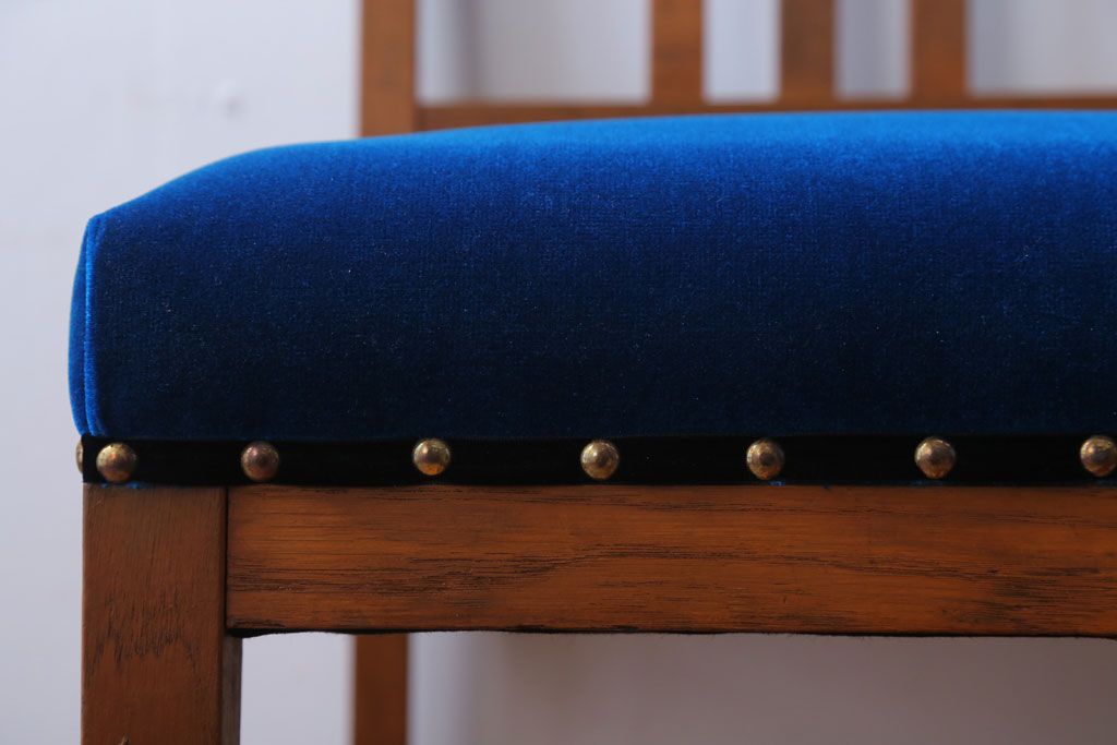 レトロ家具　和製アンティーク　レトロで小ぶりな木製チェア