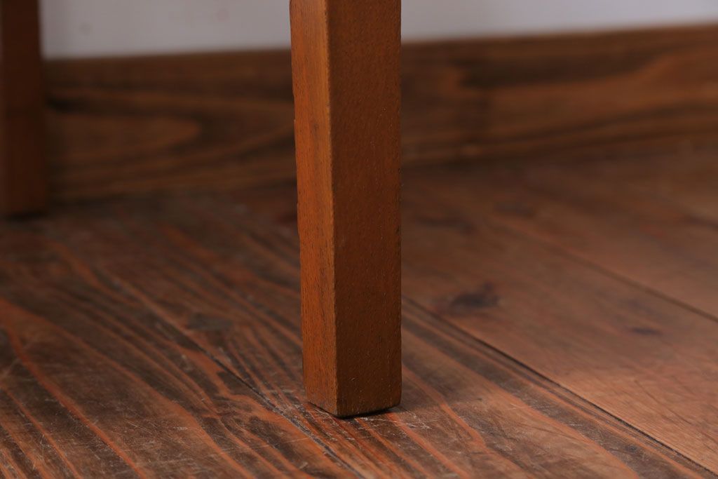 レトロ家具　和製アンティーク　レトロで小ぶりな木製チェア