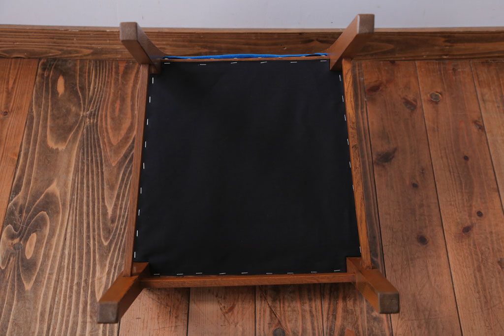 レトロ家具　和製アンティーク　レトロで小ぶりな木製チェア