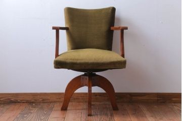 ヴィンテージ家具　ビンテージ　シャビーな風合いのアーム付き木製回転椅子