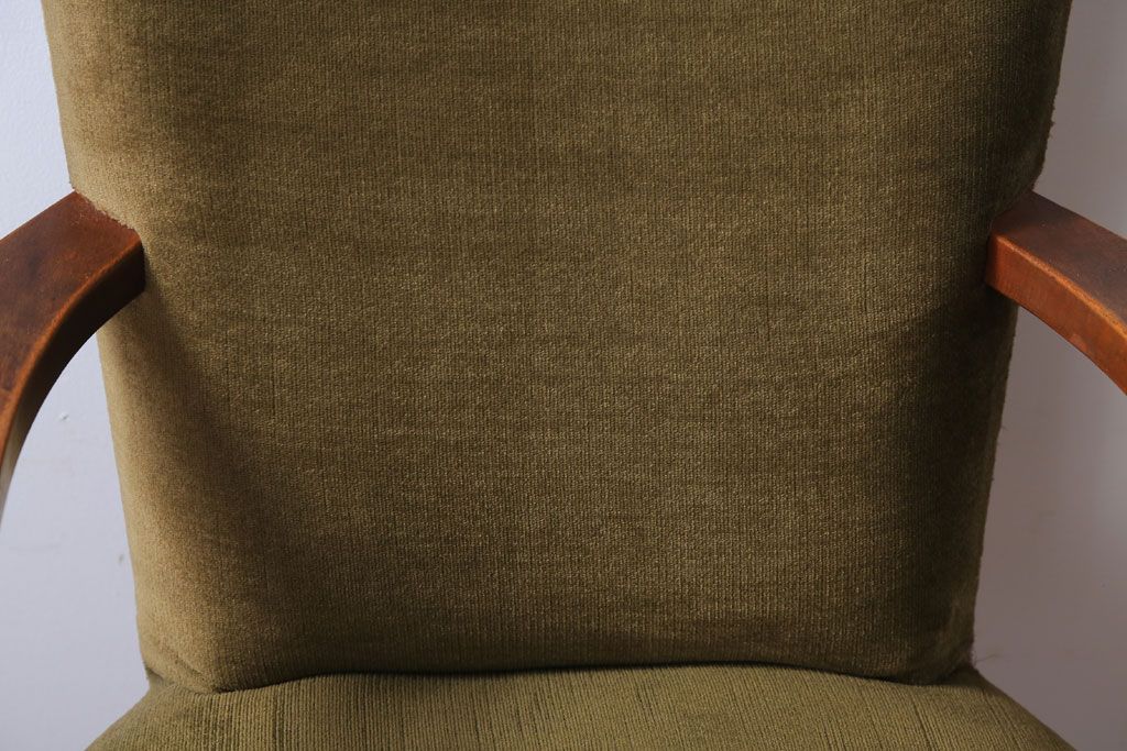 ヴィンテージ家具　ビンテージ　シャビーな風合いのアーム付き木製回転椅子