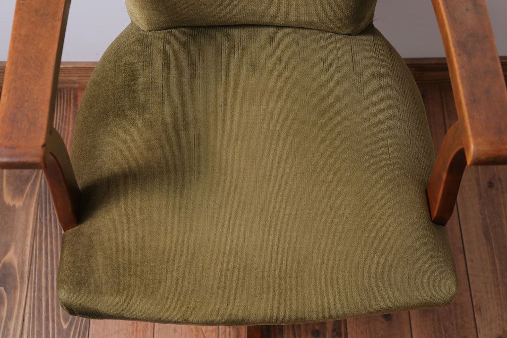 ヴィンテージ家具　ビンテージ　シャビーな風合いのアーム付き木製回転椅子