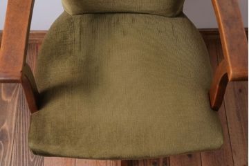 ヴィンテージ家具　ビンテージ　シャビーな風合いのアーム付き木製回転椅子