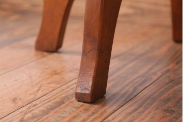 ヴィンテージ家具　ビンテージ　シャビーな風合いのアーム付き木製回転椅子