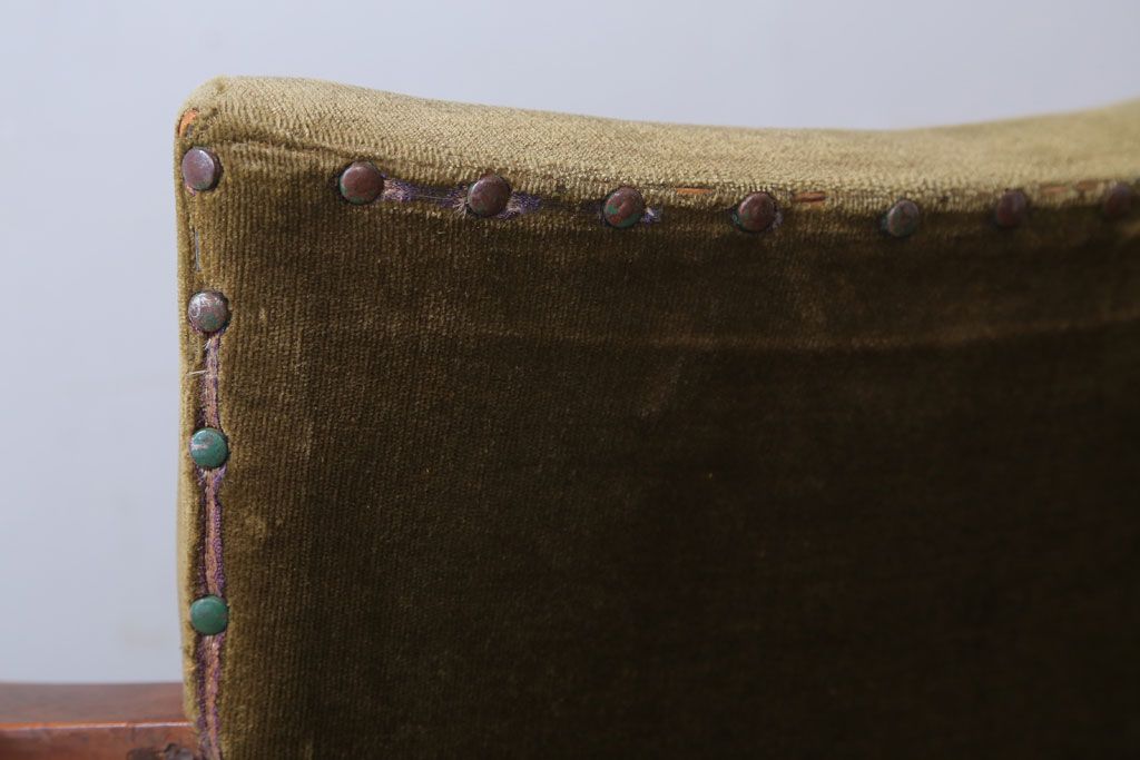 ヴィンテージ家具　ビンテージ　シャビーな風合いのアーム付き木製回転椅子