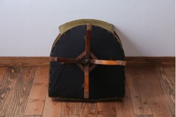 ヴィンテージ家具　ビンテージ　シャビーな風合いのアーム付き木製回転椅子