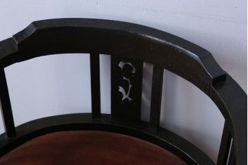 アンティーク家具　和製アンティーク　アーム付きのシックな回転椅子