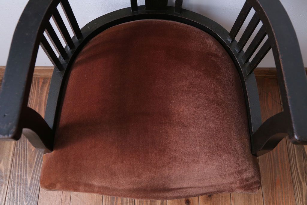 アンティーク家具　和製アンティーク　アーム付きのシックな回転椅子