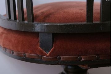 アンティーク家具　和製アンティーク　アーム付きのシックな回転椅子