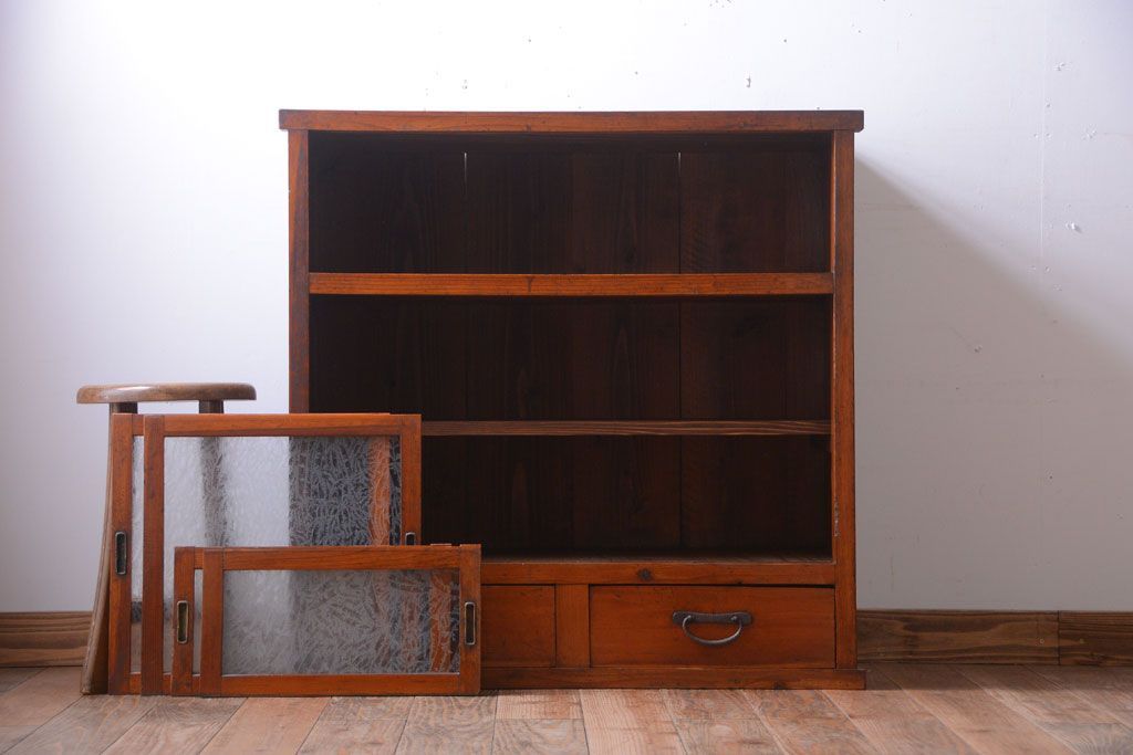 レトロ家具　昭和レトロ　結霜ガラス入りアンティーク収納棚