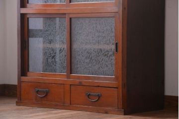 レトロ家具　昭和レトロ　結霜ガラス入りアンティーク収納棚