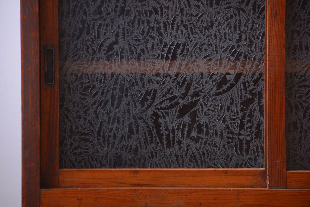 レトロ家具　昭和レトロ　結霜ガラス入りアンティーク収納棚