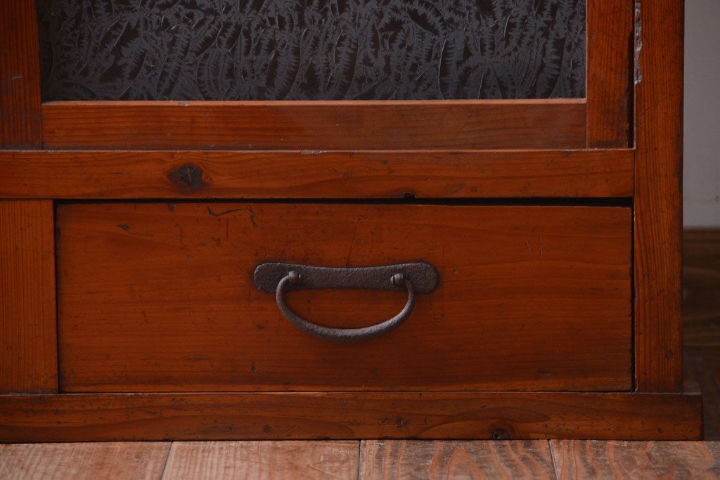 レトロ家具　昭和レトロ　結霜ガラス入りアンティーク収納棚