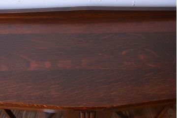 アンティーク家具　イギリスアンティーク　オーク材のペンタゴンブックケース