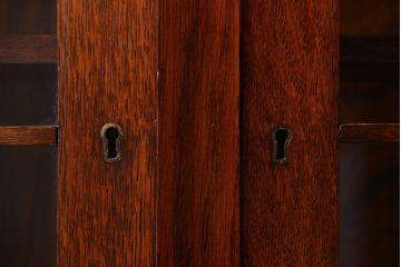 アンティーク家具　イギリスアンティーク　オーク材のペンタゴンブックケース