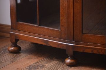 アンティーク家具　イギリスアンティーク　オーク材のペンタゴンブックケース