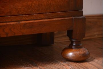 アンティーク家具　イギリスアンティーク　オーク材のペンタゴンブックケース