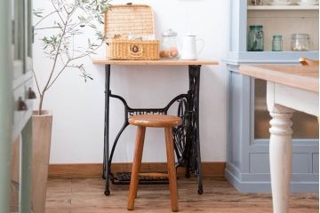 ヴィンテージ家具　ビンテージ　パイン材の小さな丸スツール(1)