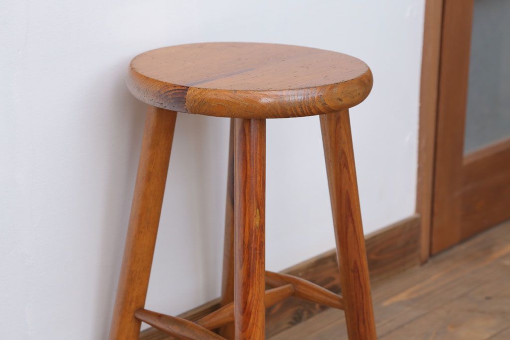 ヴィンテージ家具　ビンテージ　パイン材の小さな丸スツール(1)
