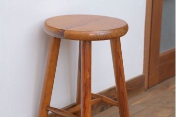 ヴィンテージ家具　ビンテージ　パイン材の小さな丸スツール(1)