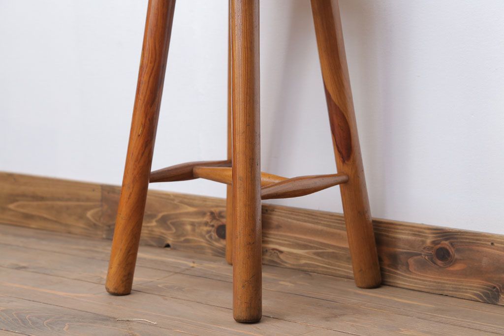 ヴィンテージ家具　ビンテージ　パイン材の小さな丸スツール(1)