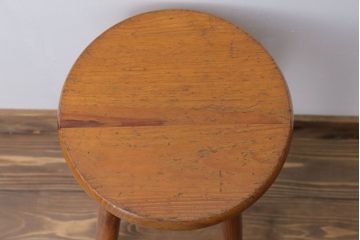 ヴィンテージ家具　ビンテージ　パイン材の小さな丸スツール(1)