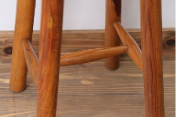 ヴィンテージ家具　ビンテージ　パイン材の小さな丸スツール(1)
