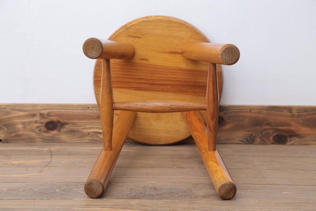 ヴィンテージ家具　ビンテージ　パイン材の小さな丸スツール(1)