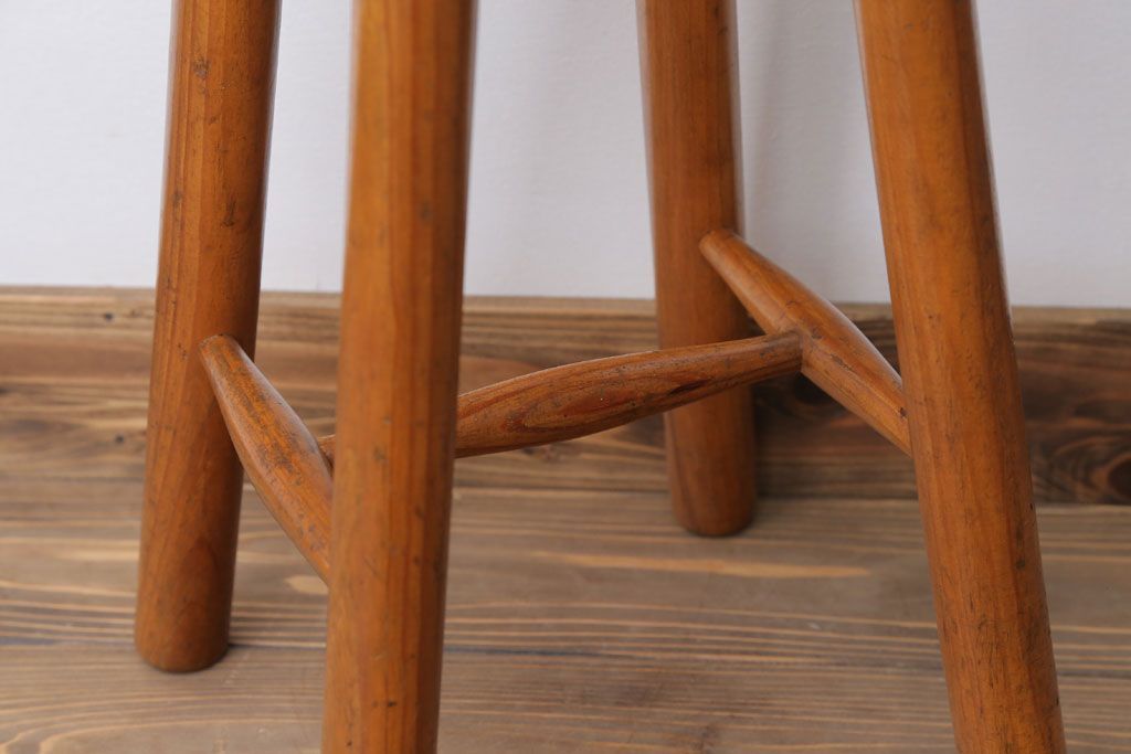 ヴィンテージ家具　ビンテージ　パイン材の小さな丸スツール(2)