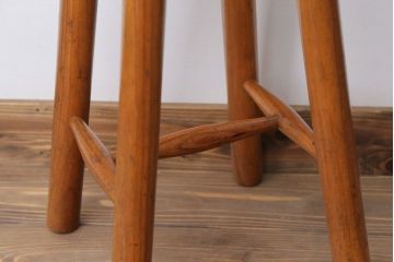 ヴィンテージ家具　ビンテージ　パイン材の小さな丸スツール(2)