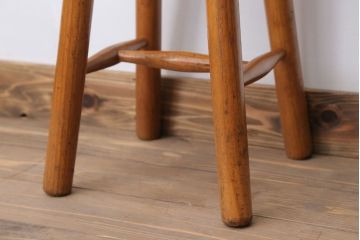 ヴィンテージ家具　ビンテージ　パイン材の小さな丸スツール(2)