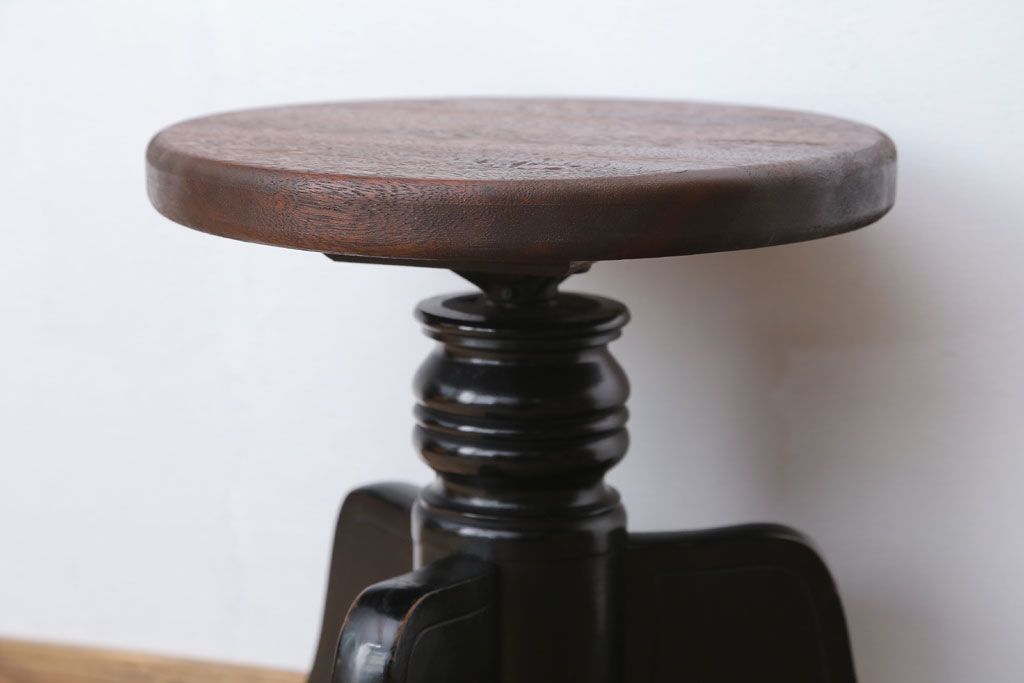 アンティーク家具　アンティーク　古い木製のおしゃれな回転スツール