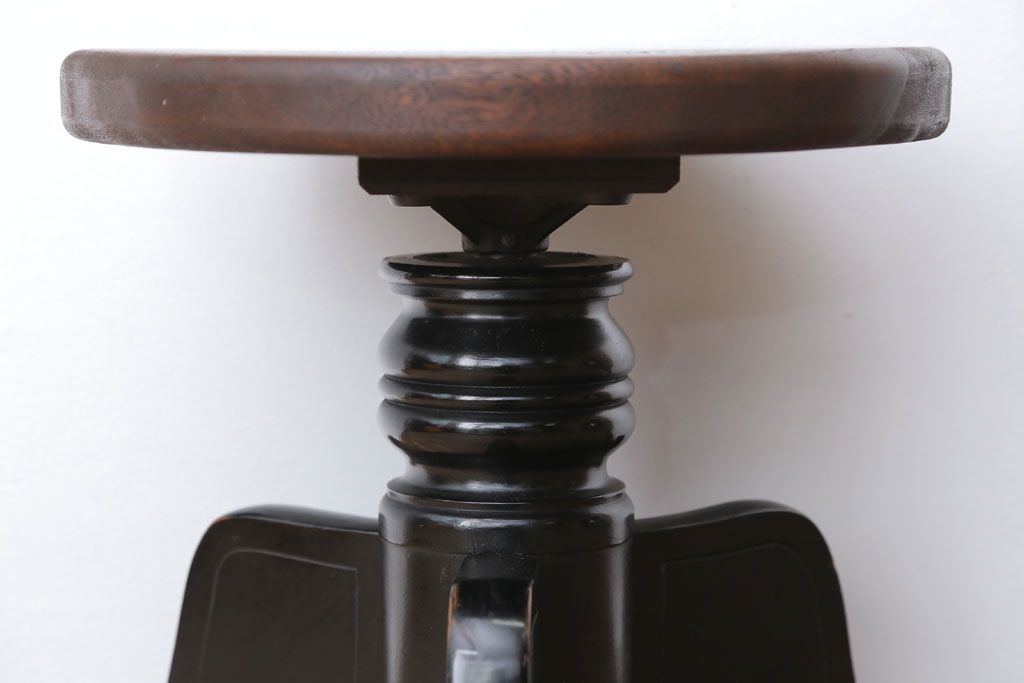 アンティーク家具　アンティーク　古い木製のおしゃれな回転スツール