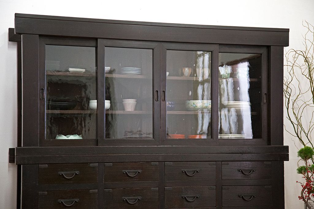 アンティーク家具　六尺　古民具・骨董　4枚引き戸の高級重ね収納棚(水屋箪笥)