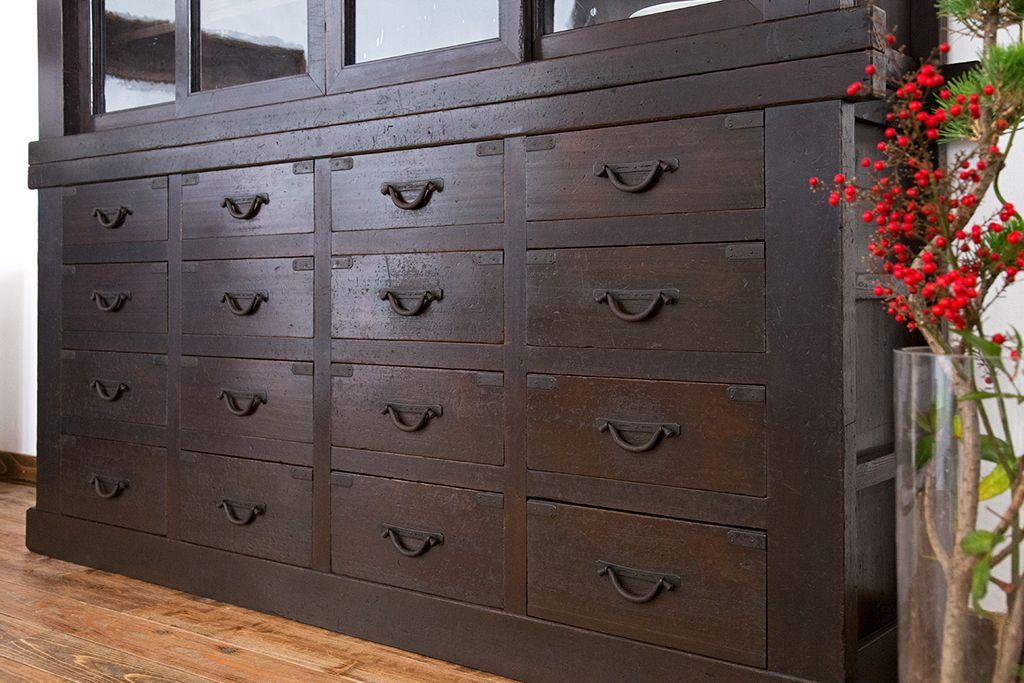 アンティーク家具　六尺　古民具・骨董　4枚引き戸の高級重ね収納棚(水屋箪笥)