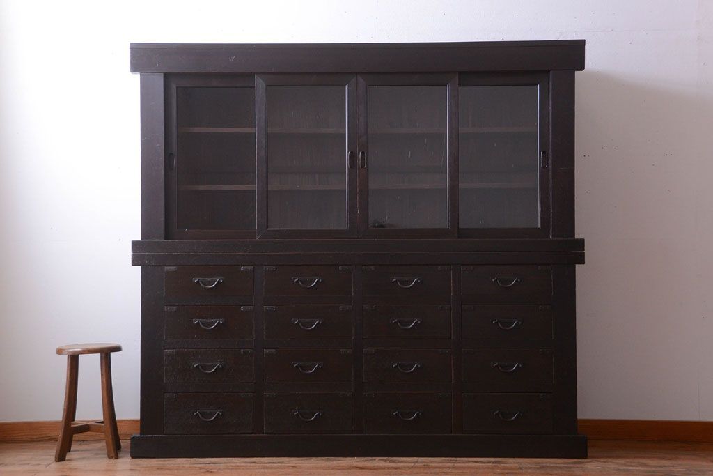 アンティーク家具　六尺　古民具・骨董　4枚引き戸の高級重ね収納棚(水屋箪笥)