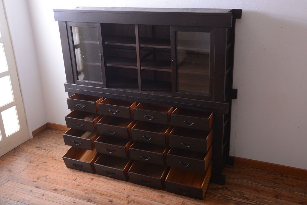 アンティーク家具　六尺　古民具・骨董　4枚引き戸の高級重ね収納棚(水屋箪笥)